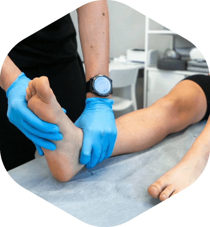 Ankle sprain – when specialist rehabilitation and imaging tests are needed. Learn symptoms and treatment.